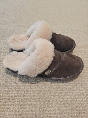 Like New Nuknuuk Slippers Size 9